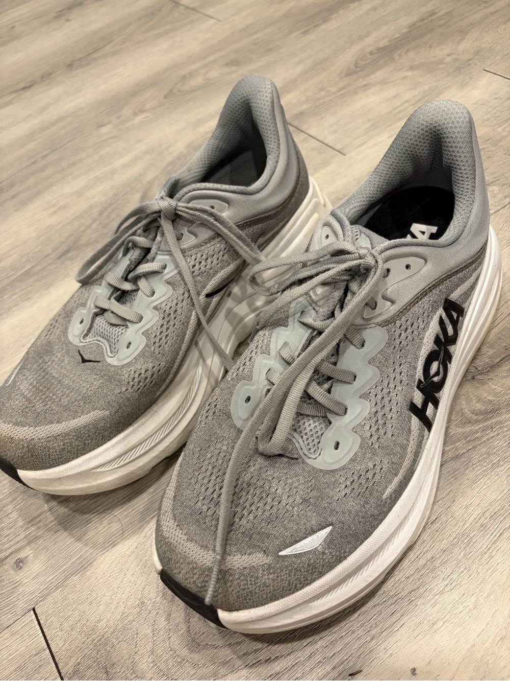 Hoka Bondi 8 men’s Gray & White Athletic Shoes